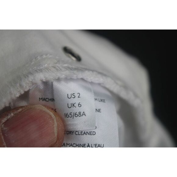 Free People Women's White Out of Ordinary Distressed Denim Mini Skirt Size 2 NWT - Picture 10 of 11